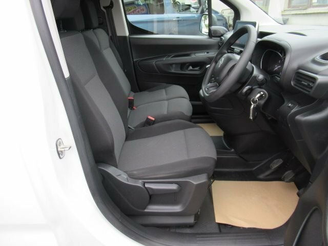 Citroen Berlingo 1.5L Enterprise Edition M YGZ9509 White #3