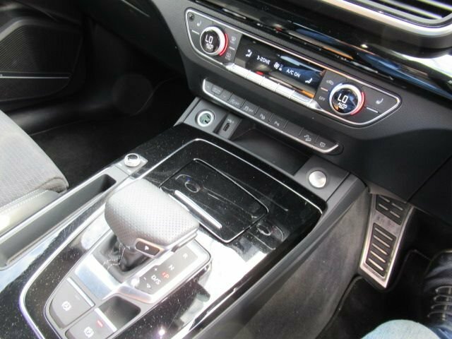 Audi Q5 2L Black Edition Black #4