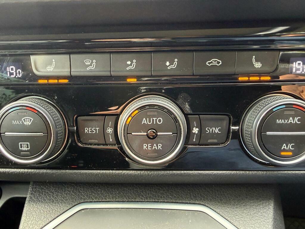 Volkswagen Caravelle #25