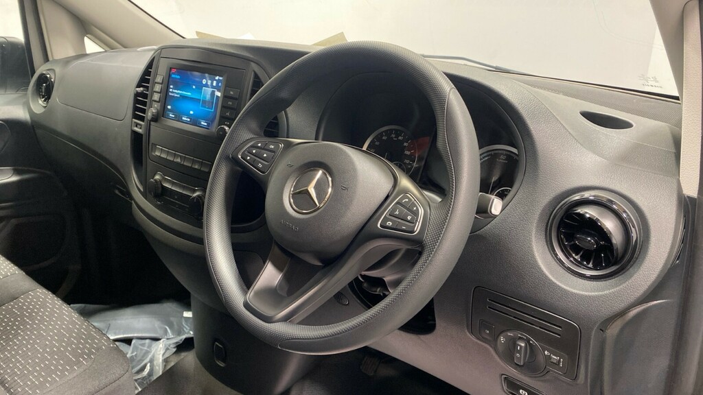 Mercedes-Benz Vito 66 Progressive L2 White #4