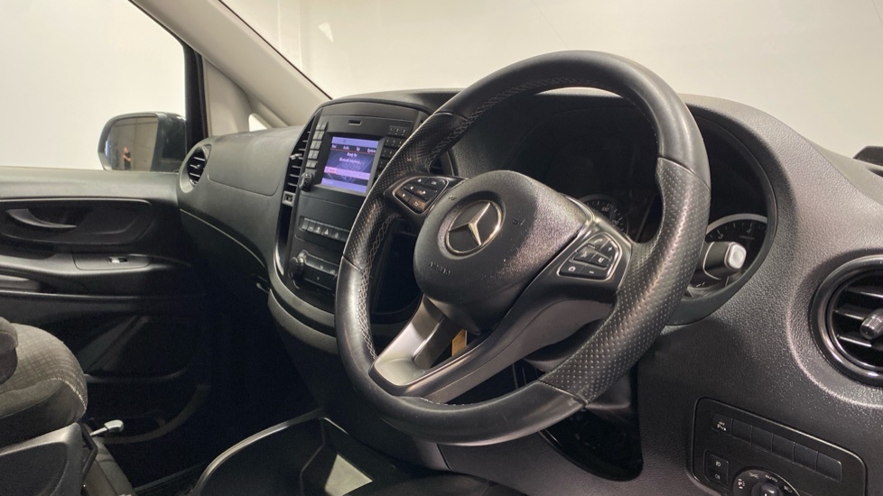 Mercedes-Benz Vito 119 Crew Premium L1 Black #4
