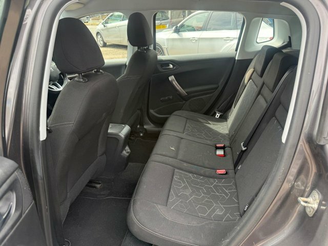 Peugeot 2008 1.4 Hdi Active 68 Bhp Red #17