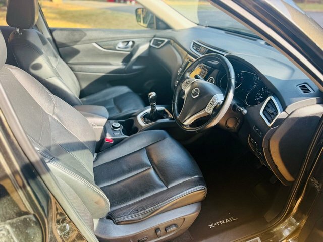 Nissan X-Trail Acenta White #18