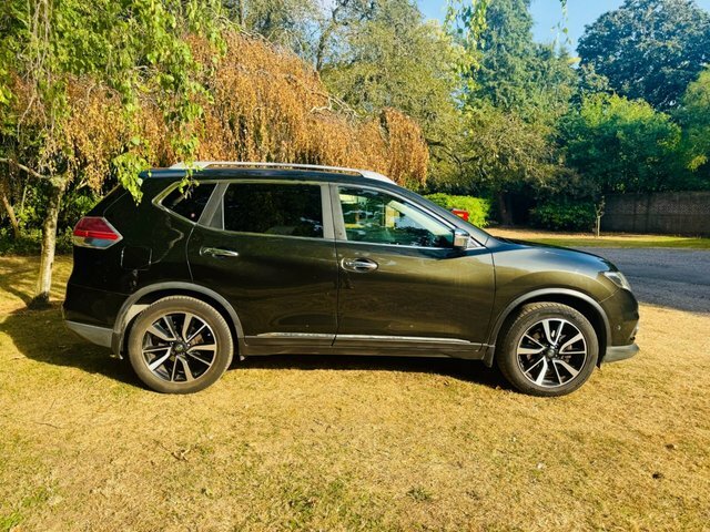 Nissan X-Trail Acenta White #16