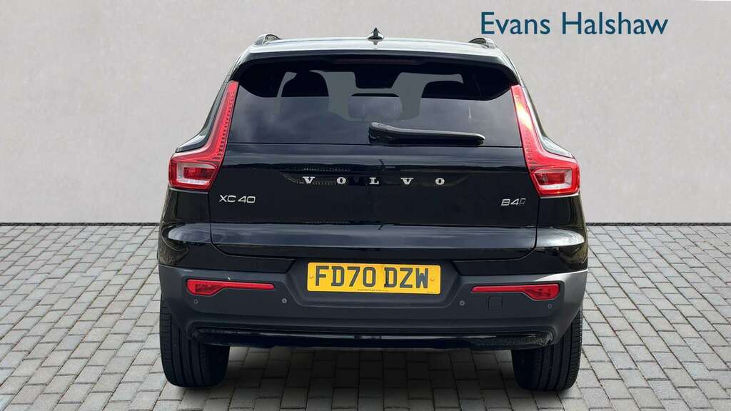 Volvo XC40 2.0 B4p R Design Awd 2020 FD70DZW Black #4