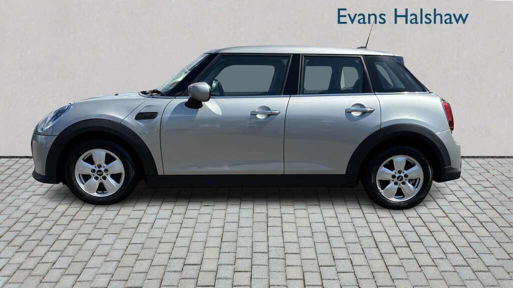 Mini Hatch 1.5 Cooper Classic 2022 LO72AVF Silver #4