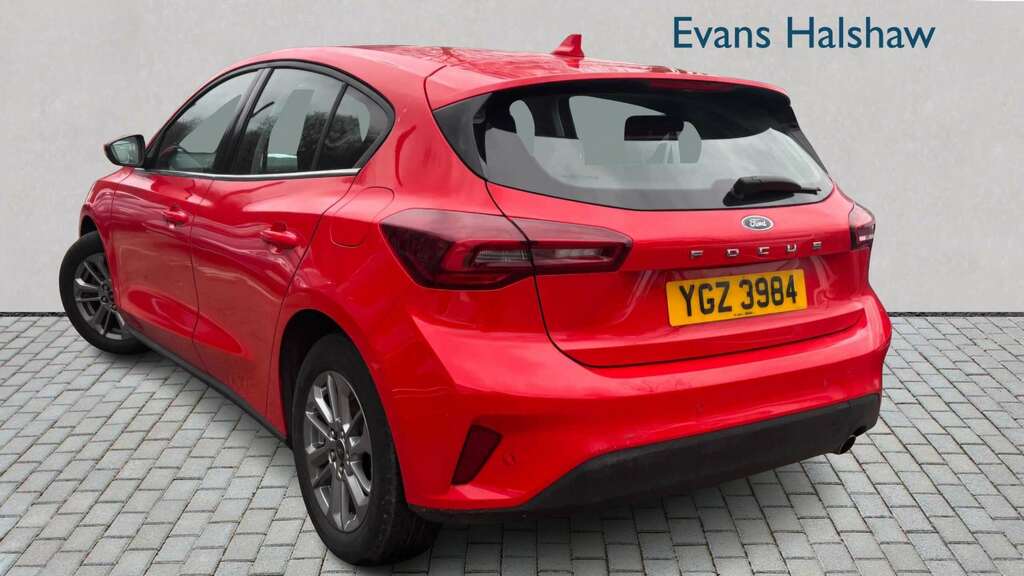 Ford Focus 1.0 Ecoboost Titanium 2023 YGZ3984 Red #2