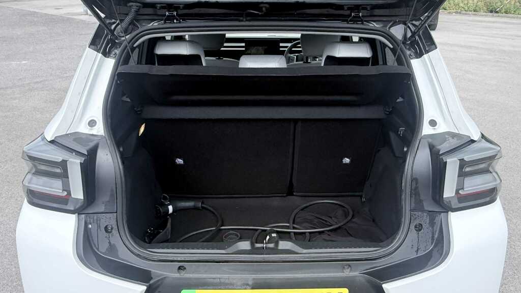Citroen C3 83Kw Max 44Kwh 2024 YO74BJV White #5