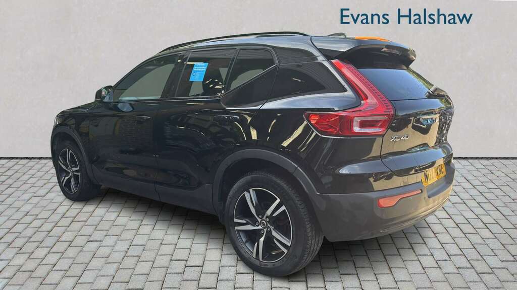 Volvo XC40 1.5 T3 163 R Design Geartronic 2021 ND71VBZ Black #2