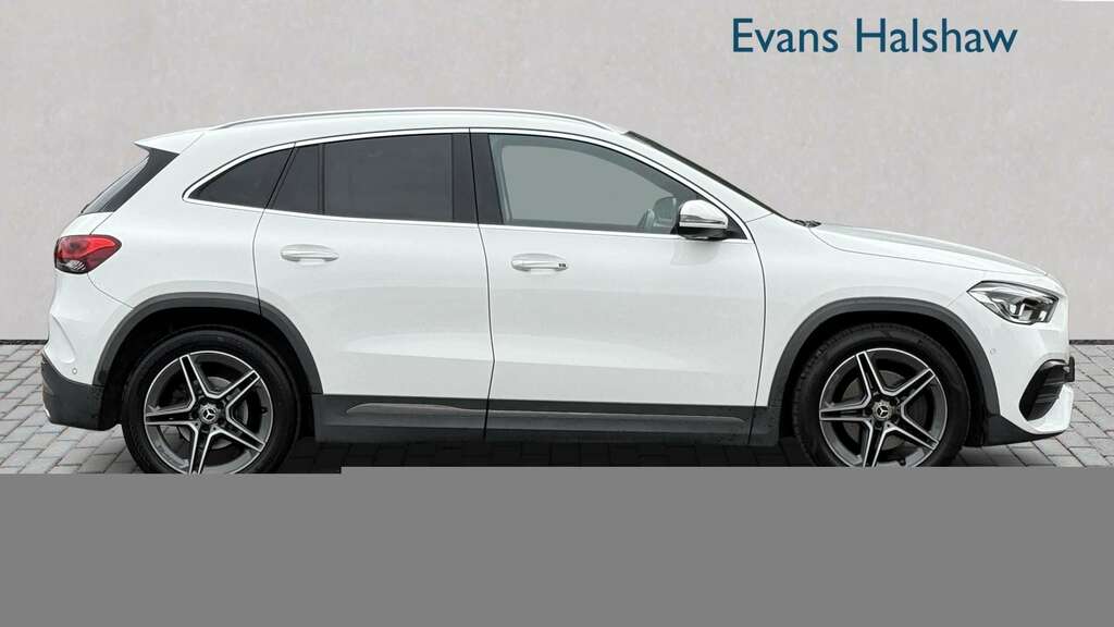 Mercedes-Benz GLA Class 200 Amg Line Executive 2020 KU20HWL White #4