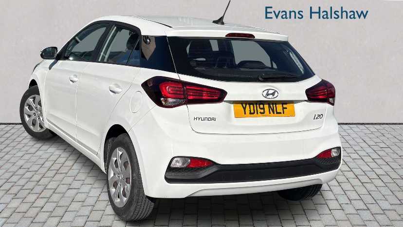 Hyundai I20 1.2 Mpi S Connect 2019 White #2