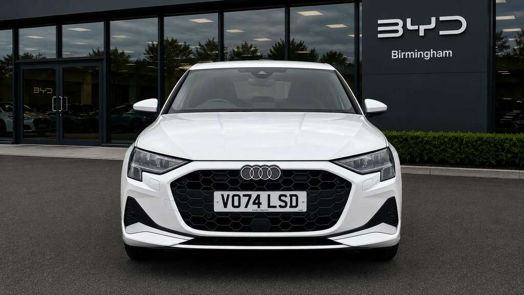 Audi A3 30 Tfsi Sport 2024 VO74LSD White #4