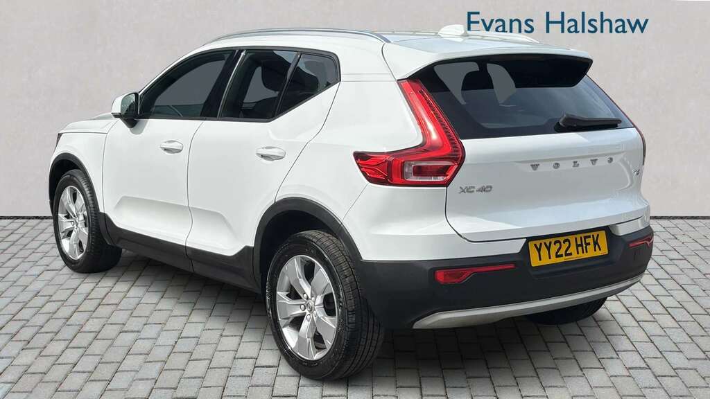 Volvo XC40 1.5 T3 163 Momentum Geartronic 2022 White #2