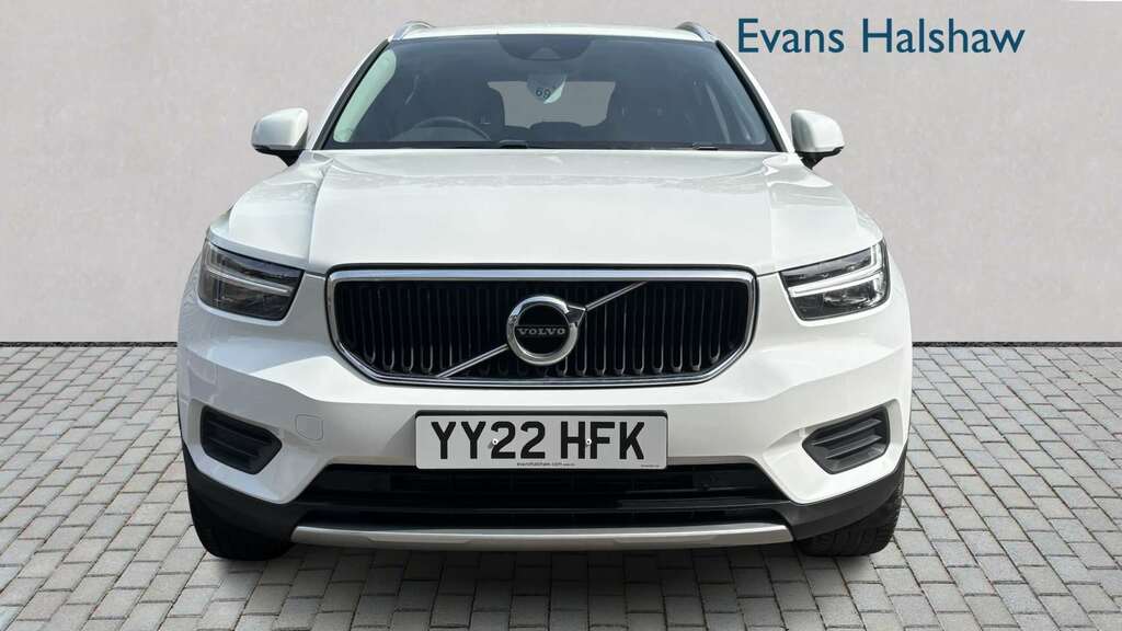 Volvo XC40 1.5 T3 163 Momentum Geartronic 2022 White #5