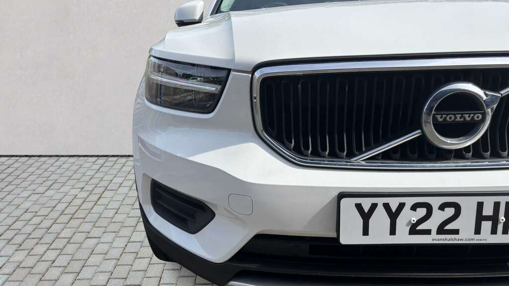Volvo XC40 1.5 T3 163 Momentum Geartronic 2022 White #6