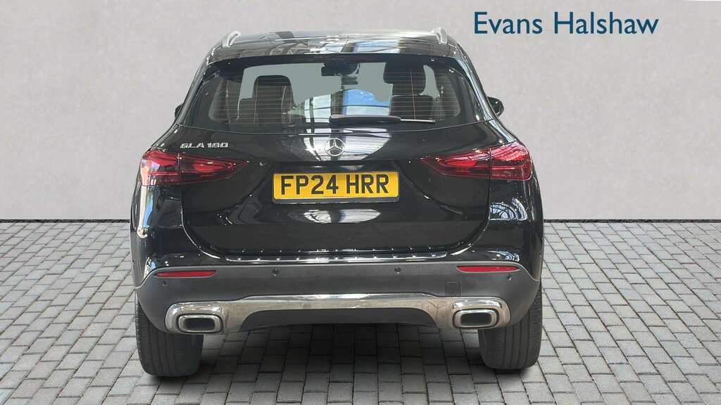 Mercedes-Benz GLA Class 180 Sport Edition 2024 FP24HRR Black #4