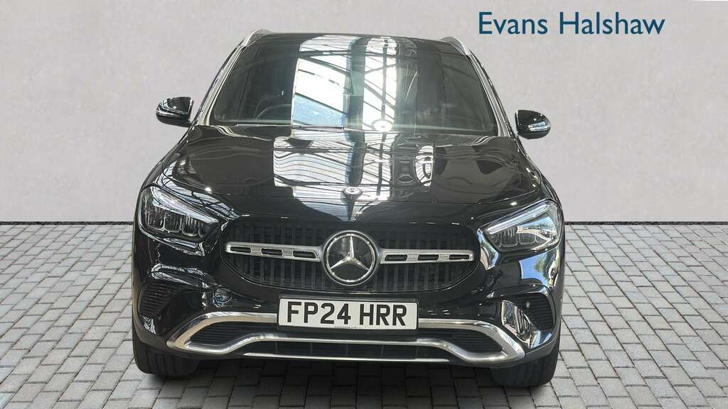 Mercedes-Benz GLA Class 180 Sport Edition 2024 FP24HRR Black #3