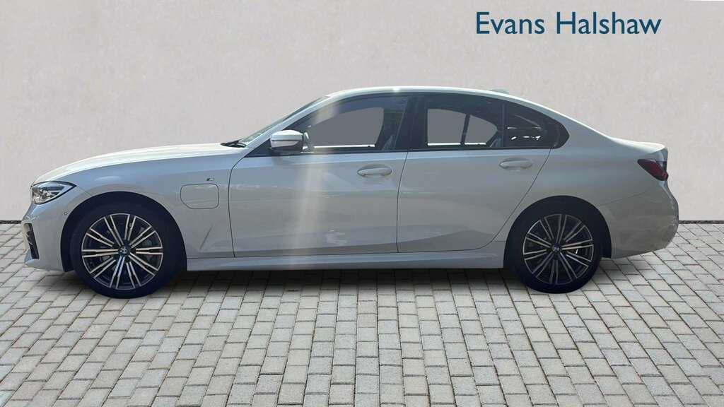 BMW 3 Series 330E Xdrive M Sport Step 2020 YP70VFU White #3