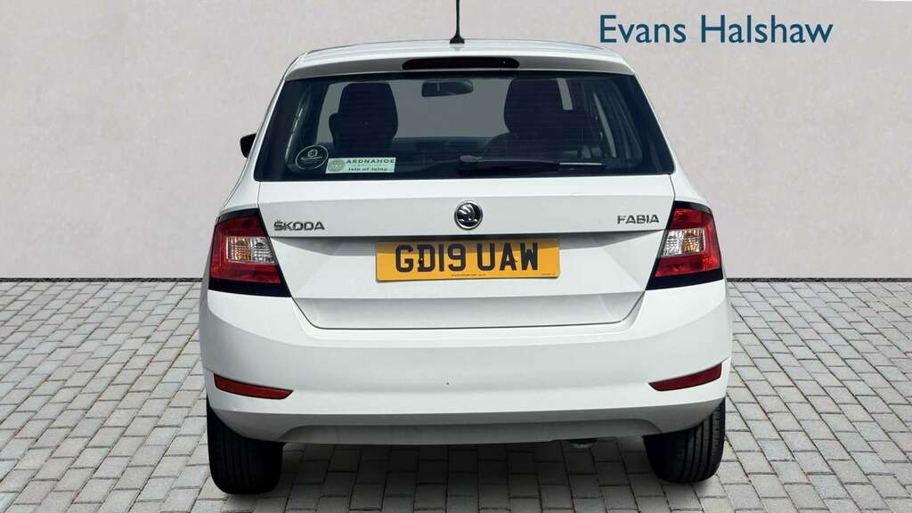 Skoda Fabia 1.0 Mpi 75 S 2019 GD19UAW White #3