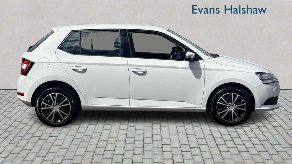 Skoda Fabia 1.0 Mpi 75 S 2019 GD19UAW White #4