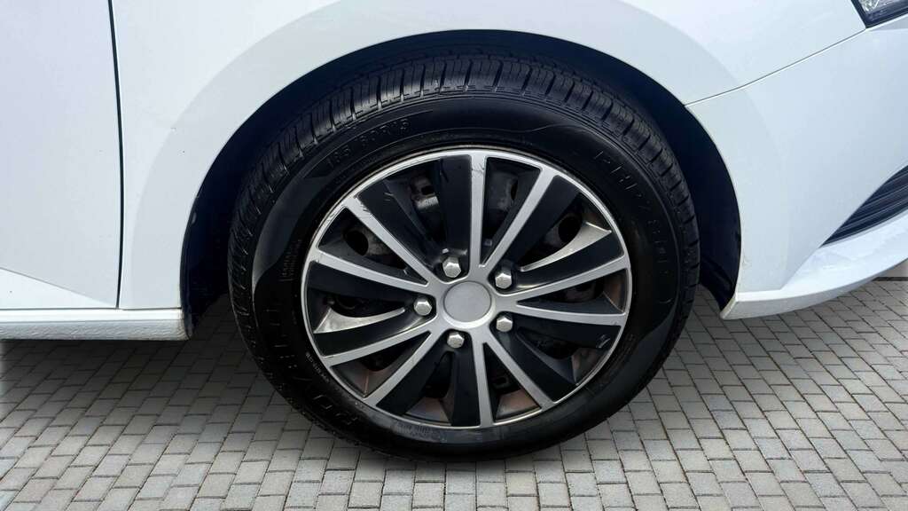 Skoda Fabia 1.0 Mpi 75 S 2019 GD19UAW White #6