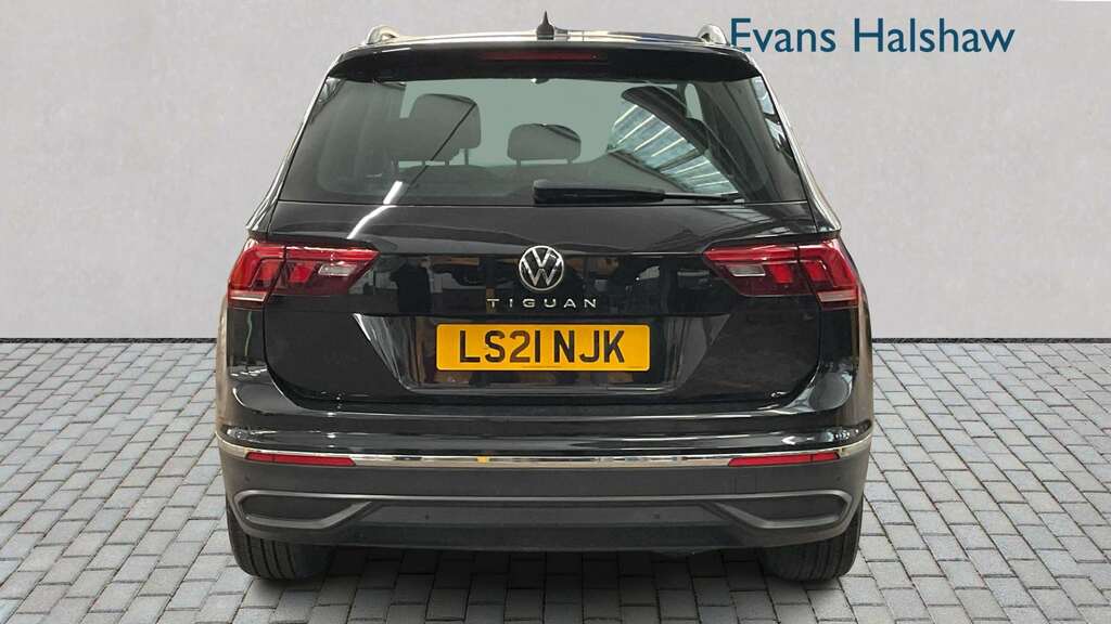 Volkswagen Tiguan 1.5 Tsi 150 Life Dsg 2021 LS21NJK Black #2