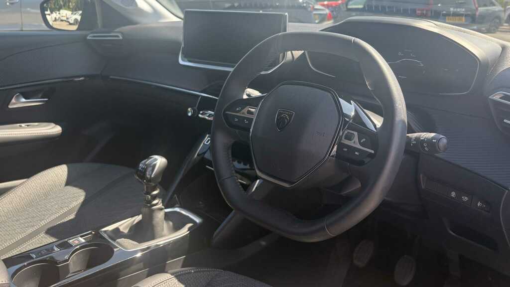 Peugeot 208 1.2 Puretech 100 Allure 2025 Black #6