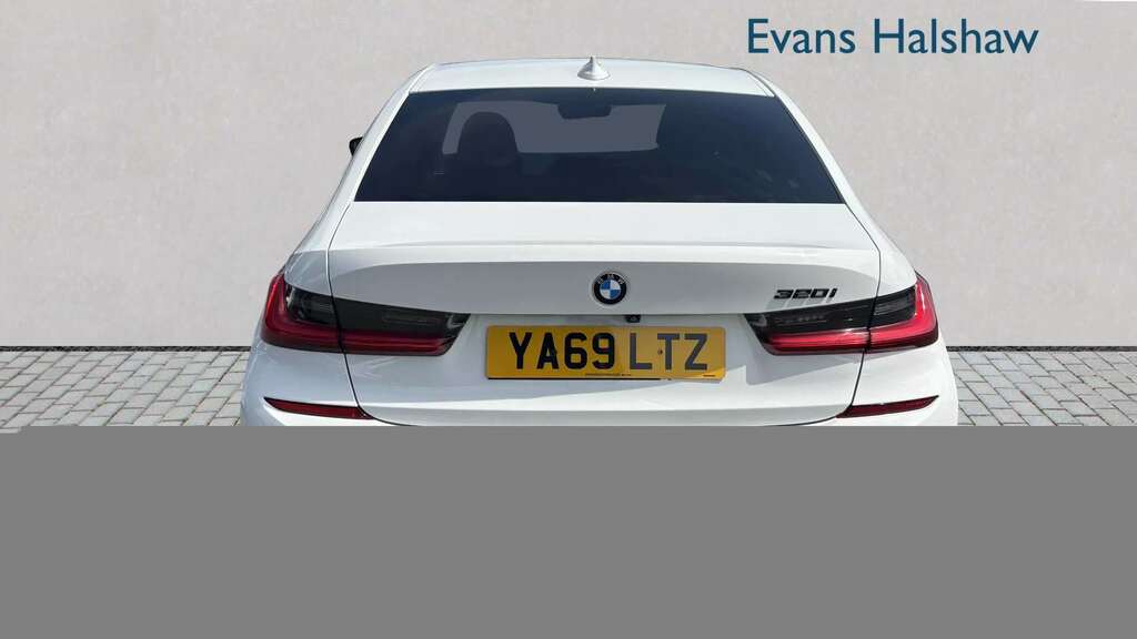 BMW 3 Series 320I M Sport Step 2019 YA69LTZ White #3