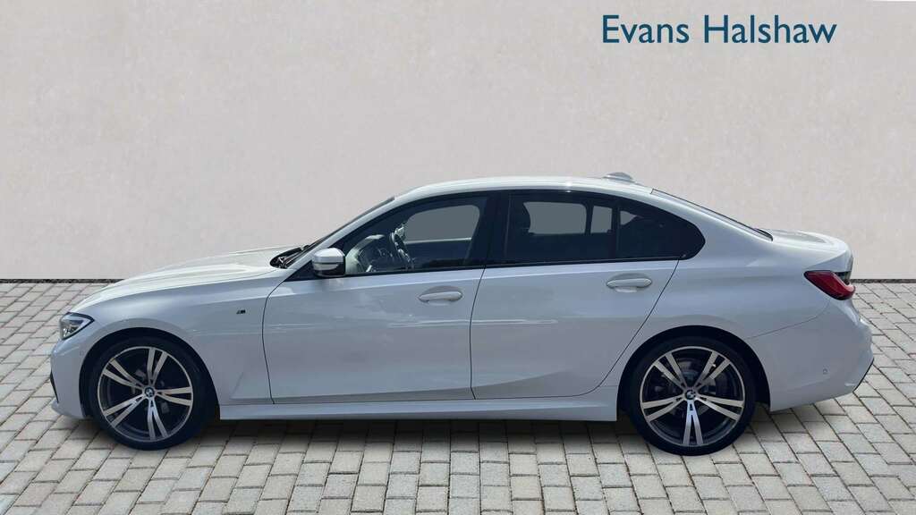 BMW 3 Series 320I M Sport Step 2019 YA69LTZ White #2