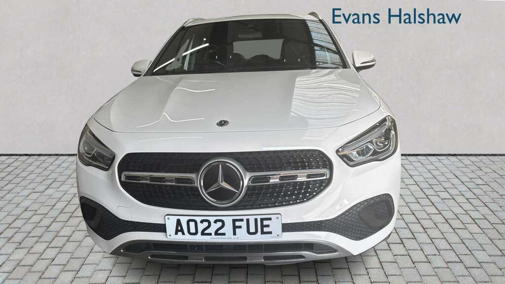 Mercedes-Benz GLA Class 200 Sport 2022 AO22FUE White #2