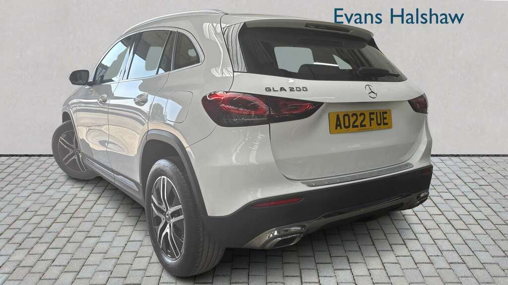 Mercedes-Benz GLA Class 200 Sport 2022 White