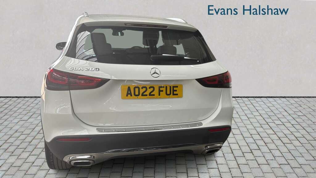 Mercedes-Benz GLA Class 200 Sport 2022 AO22FUE White #3