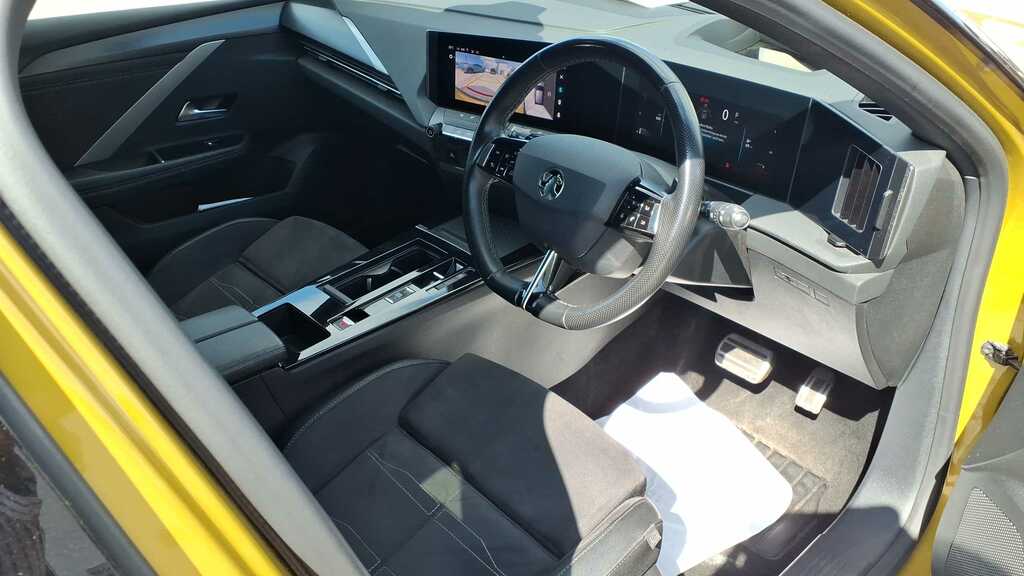 Vauxhall Astra 1.5 Turbo D Ultimate 2023 SM73FNT Yellow #5