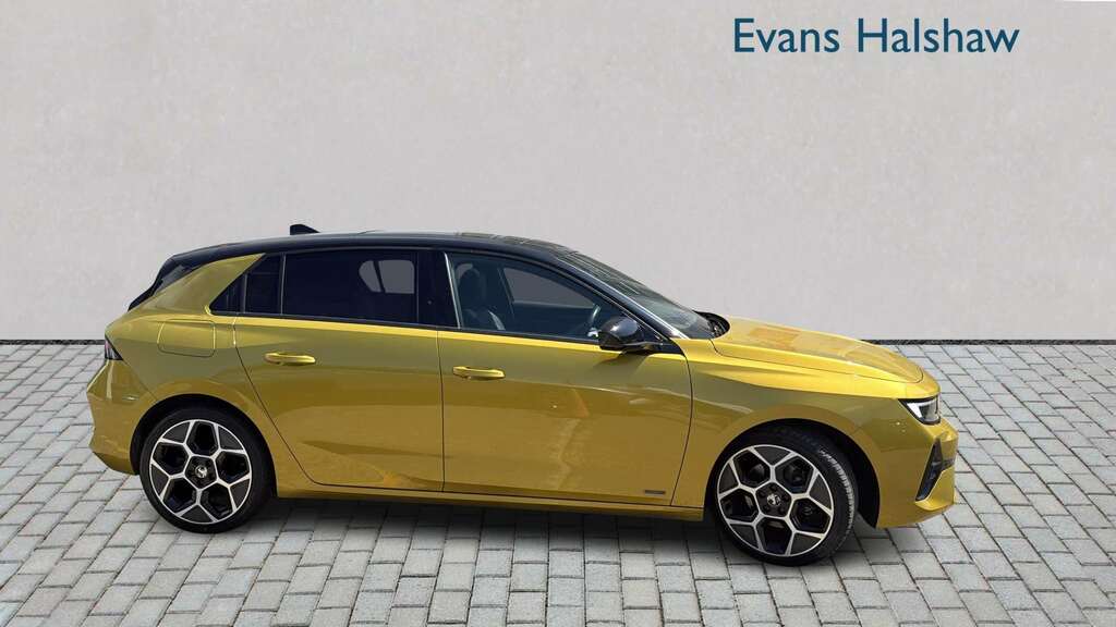 Vauxhall Astra 1.5 Turbo D Ultimate 2023 SM73FNT Yellow #2