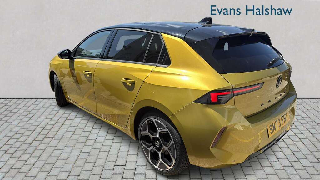 Vauxhall Astra 1.5 Turbo D Ultimate 2023 Yellow