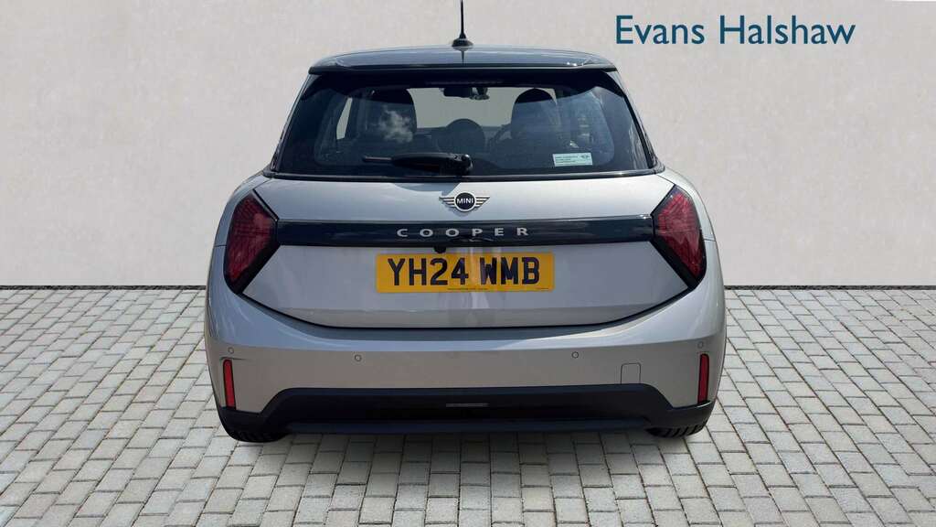 Mini Hatch 1.5 C Classic 2024 YH24WMB White #5