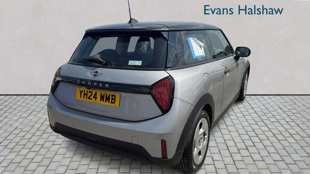 Mini Hatch 1.5 C Classic 2024 YH24WMB White #6