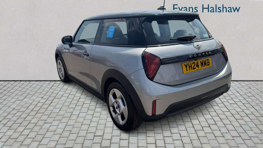 Mini Hatch 1.5 C Classic 2024 YH24WMB White #4
