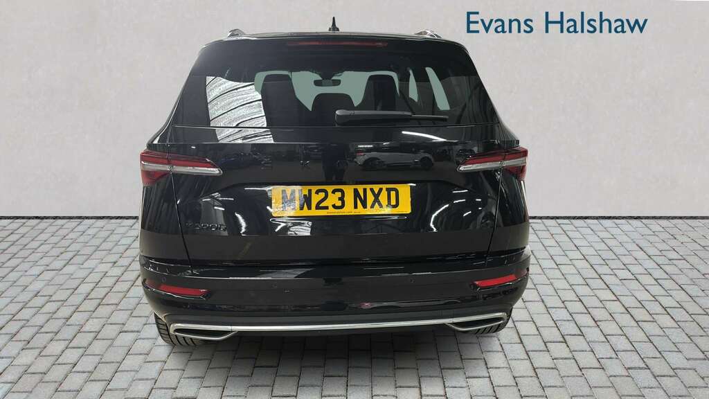 Skoda Karoq 1.5 Tsi Sportline Dsg 2023 MW23NXD Black #4