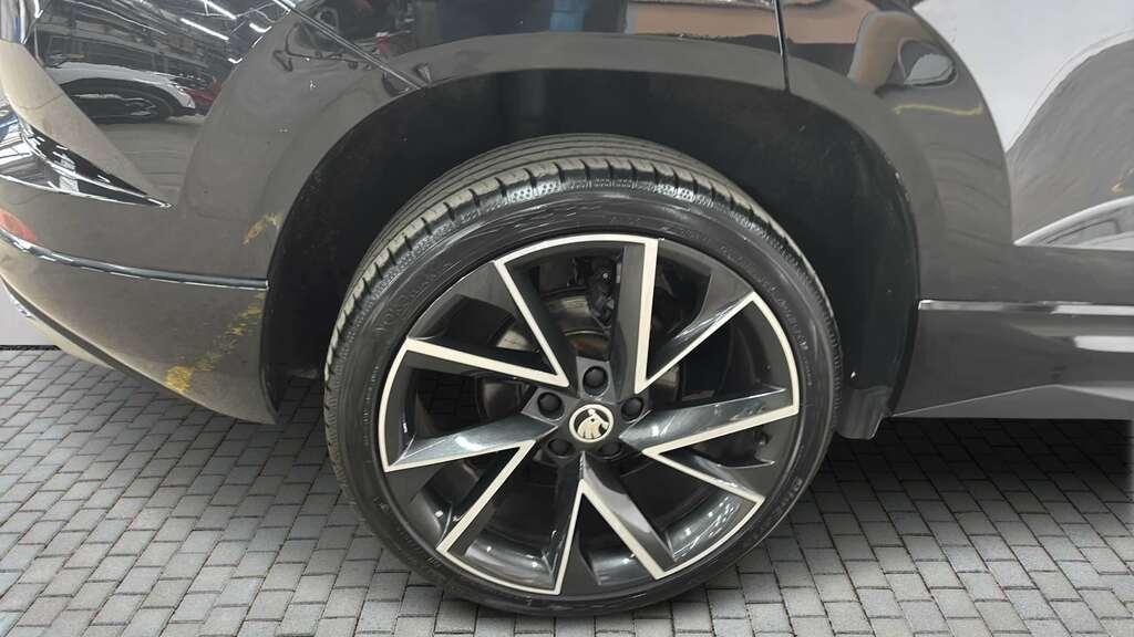 Skoda Karoq 1.5 Tsi Sportline Dsg 2023 MW23NXD Black #5