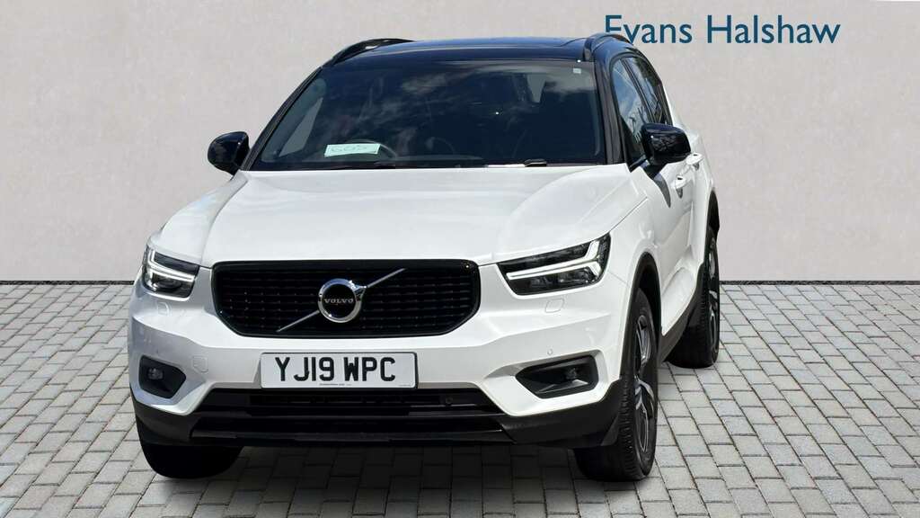 Volvo XC40 1.5 T3 163 R Design Geartronic 2019 White #2