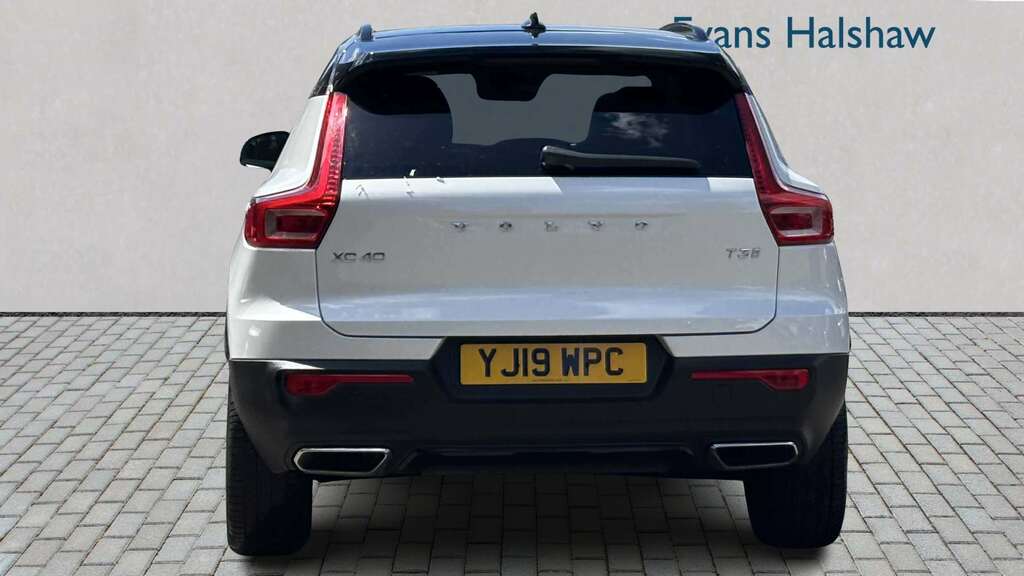 Volvo XC40 1.5 T3 163 R Design Geartronic 2019 White #4