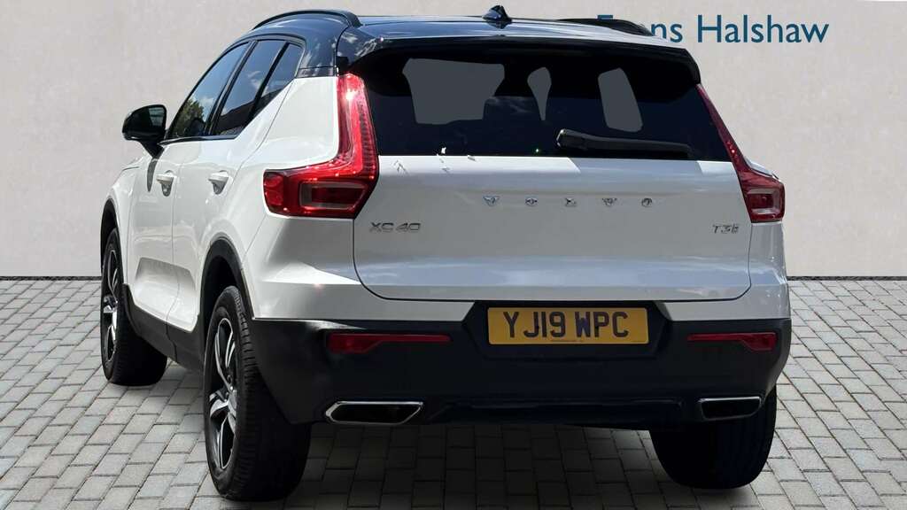 Volvo XC40 1.5 T3 163 R Design Geartronic 2019 White #3