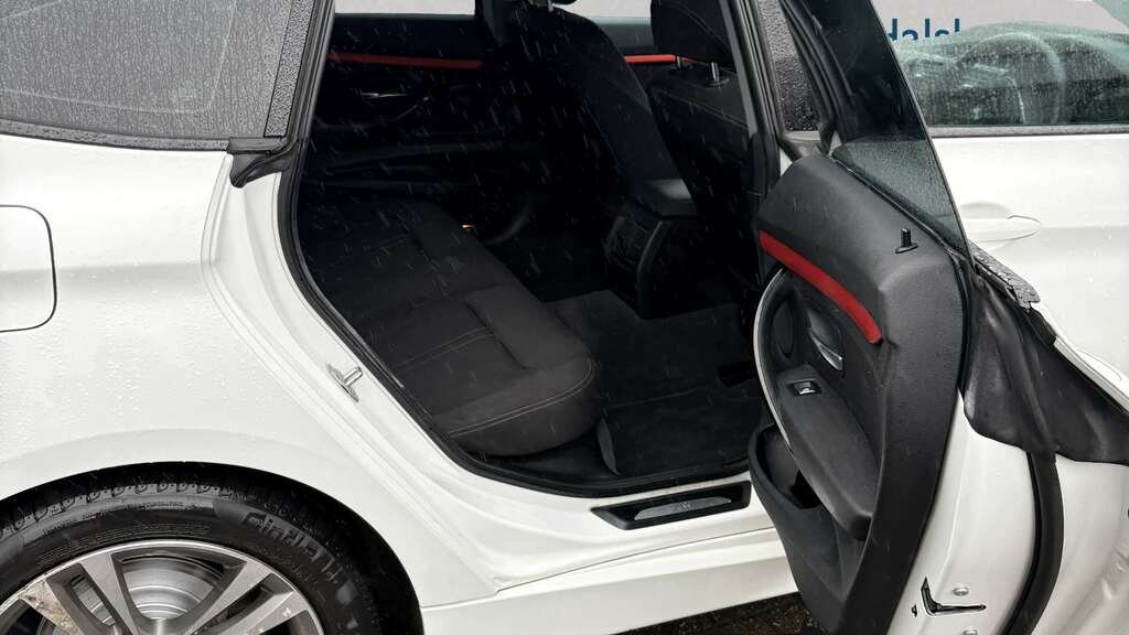 BMW 3 Series 318D 150 Sport Business Media 2018 White #4