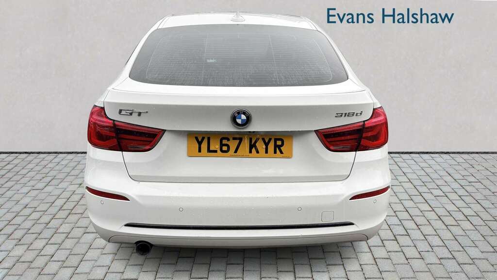 BMW 3 Series 318D 150 Sport Business Media 2018 White #2