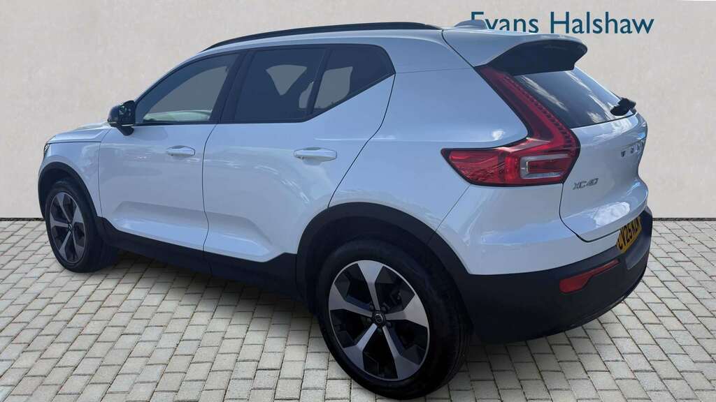 Volvo XC40 2.0 B4p Plus Dark 2025 CV25KZM White #3