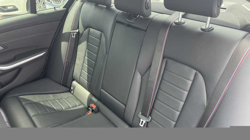 BMW 3 Series 320D Xdrive M Sport Step 2019 YK19REO White #4