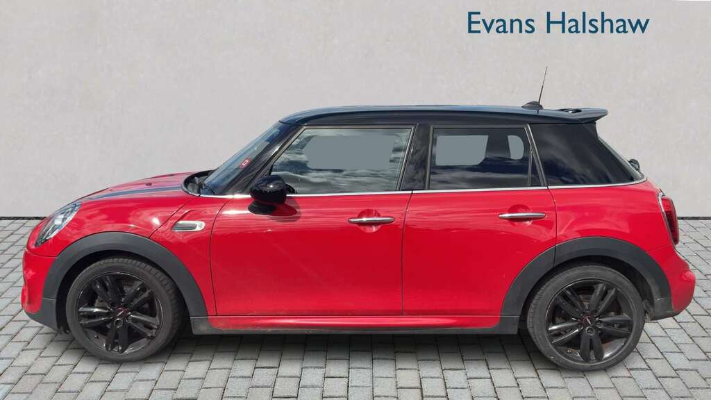 Mini Hatch 1.5 Cooper II 2018 YF18NNK Red #3