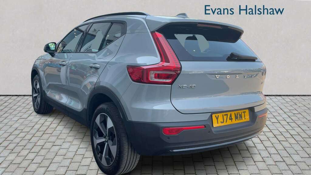Volvo XC40 2.0 B4p Plus Dark 2025 Grey