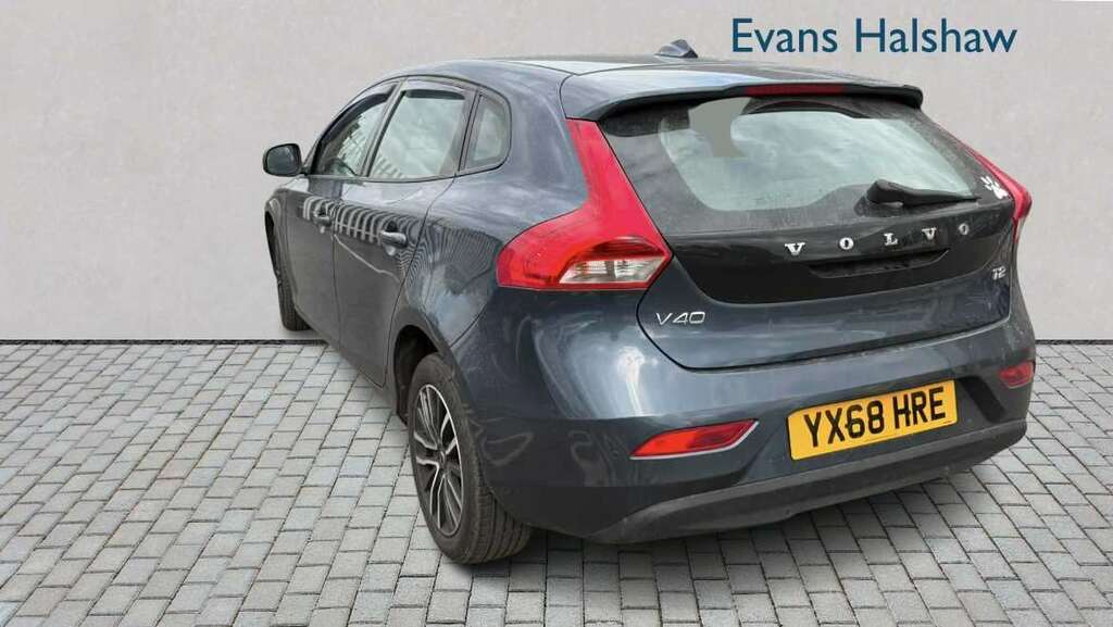 Volvo V40 T2 122 Momentum 2018 Blue #4